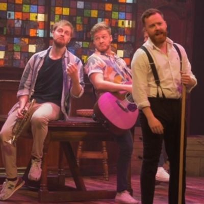 Video: The Cast of CHOIR OF MAN At Apollo Theatre Performs 'Escape (The Pina Colada Song)'