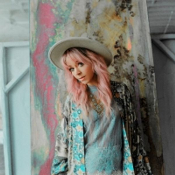 Lindsey Stirling Releases Official Music Video For 'Masquerade' Photo