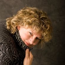 Suede to Perform at Birdland Theater in November