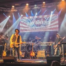 THE BREAKERS: A TRIBUTE TO TOM PETTY is Coming to Patchogue Theatre