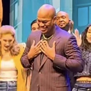 Video: Ne-Yo Takes His First Bow in HELL'S KITCHEN on Broadway