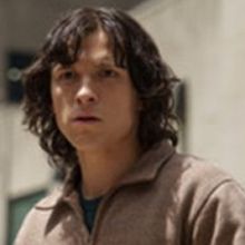 Video: Tom Holland Stars in THE CROWDED ROOM Series Trailer