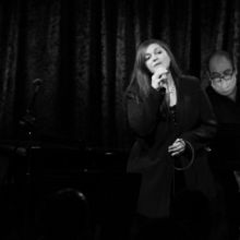 BWW Review: ERIN BODE Presents Birdland Theater With Perfect Holiday Gift - A Magnifi