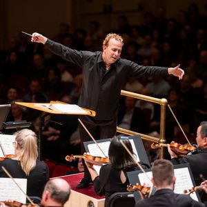 Review: The Philadelphia Delivers a Titanic Mahler 2 at Carnegie Hall