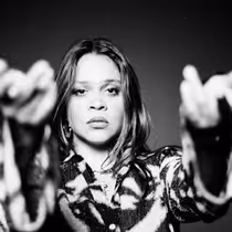 Carolina Oliveros Shares 'YA ROMPIMOS EL SILENCIO' From Debut Solo Album