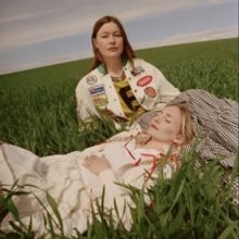 Wet Leg Sign To Domino, Release Debut Single & Video 'Chaise Longue'