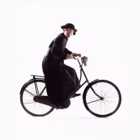 BWW Feature: JOES BRAUERS SPEELT KAPELAAN ODEKERKE IN DAGBOEK VAN EEN HERDERSHOND!