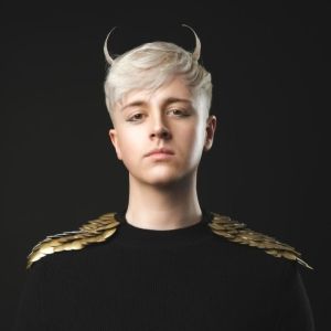 EDINBURGH 2023: Review: DANIEL FOXX: VILLAIN, Pleasance Courtyard