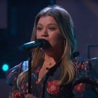 VIDEO: Kelly Clarkson Covers 'Blue Eyes Crying In The Rain'
