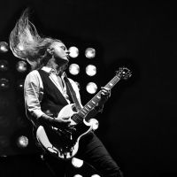 Jerry Cantrell Signs To Gibson