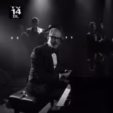 VIDEO: Watch Jeff Goldblum Sing a Guest Hosting Song on THE LATE LATE SHOW