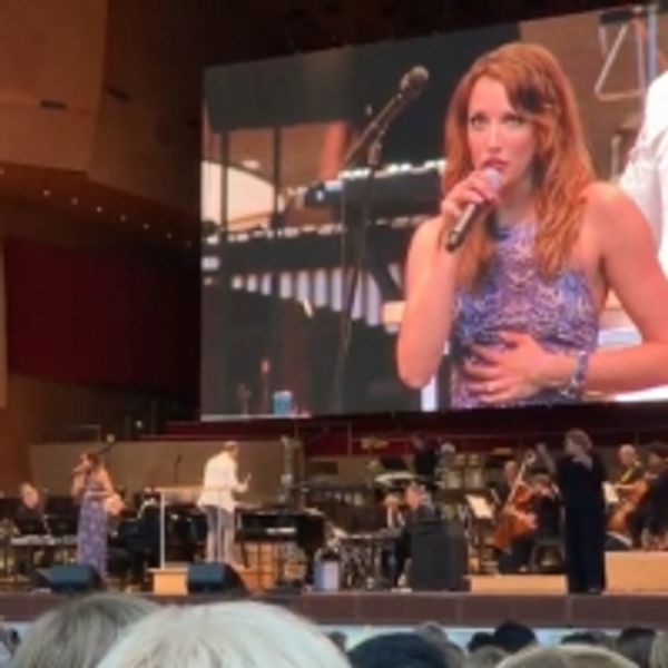 VIDEO: FROZEN Tour Elsa, Caroline Bowman, Sings 'Let It Go' At Broadway In Chicago Summer Concert! - Chicago Theater Video