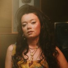 Clementine Douglas Releases Debut Solo Single 'Riddles'