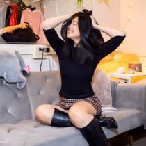 From Tarot Cards to Sweet Treats: Backstage with MAYBE HAPPY ENDING’s Hannah Kevitt