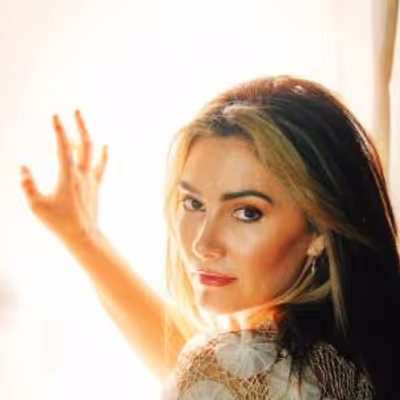 Ella Hooper Releases Nashville Album OVERNIGHT SUCCESS