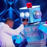VIDEO: The First Celebrity is Unmasked on the Season Three Premiere of THE MASKED…