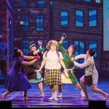 Review: HAIRSPRAY at Crown Theatre