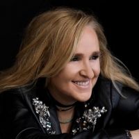 Melissa Etheridge Heads to the Warner Theatre