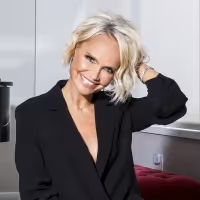 BWW Review: Kristin Chenoweth Brings Girl-Powered Concert Tour to OC's Segerstrom…