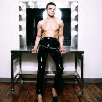 BWW Music Review: Blaine Alden Krauss Single HAUS OF LOVE Is Your 2021 Summertime…