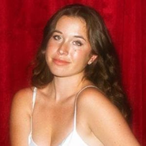 Paulina Releases Debut EP 'The Show Goes On'