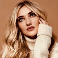 Sarah Darling Releases New Single 'Hungover'