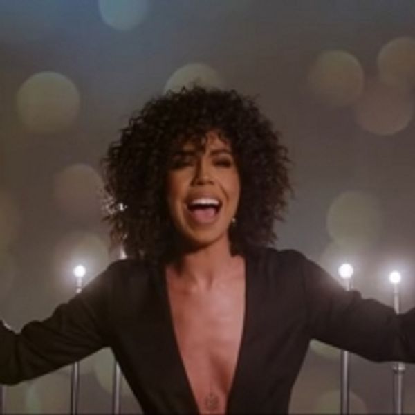 La cantante Fela Domínguez publica un nuevo videoclip Photo