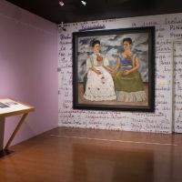 En el Museo de Arte Moderno permanece en exhibición Las dos Fridas. Historia de dos…