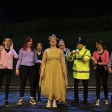 Review: DREAM TEAM, Liverpool Royal Court