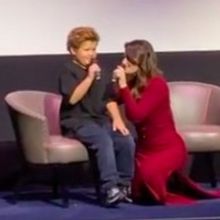VIDEO: Idina Menzel Sings 'Let It Go' With a Young Fan at a FROZEN 2 Tour Stop