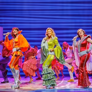 Photos/Video: First Look at the New Cast of MAMMA MIA! in the West End