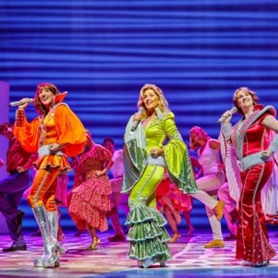 Photos/Video: First Look at the New Cast of MAMMA MIA! in the West End