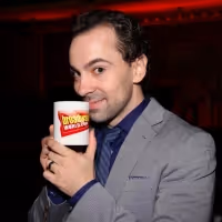Wake Up With BWW 2/21: WEST SIDE STORY Reviews, and More!