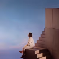 VIDEO: Lewis Capaldi Shares Video for New Single 'Pointless'