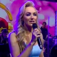 Video: Watch Betsy Wolfe & Lorna Courtney Perform 'That's The Way It Is' on GMA3