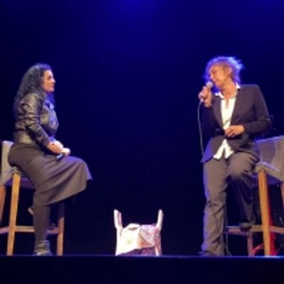 STAGE TUBE: Patricia Paisal y &Agrave;ngels Gonyalons cantan 'Blackbird'