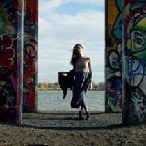 Autumn Luz Announces Debut LP MOMENTS; Single 'Cobalt' Out Now