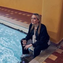 EDINBURGH 2023: Review: AMY MATTHEWS: I FEEL LIKE I'M MADE OF SPIDERS, Monkey Barrel