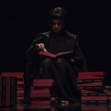 Noche De Poesía Y Performance Con Deborah Castillo En El Gran Basamento