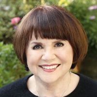 Linda Ronstadt to Publish New Book FEELS LIKE HOME: A SONG FOR THE SONORAN…