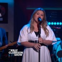 VIDEO: Kelly Clarkson Covers 'Send My Love' Video