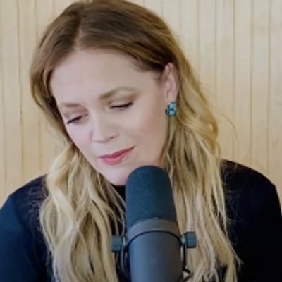 VIDEO: Alanis Morissette and Elizabeth Stanley Duet on 'You Learn' From JAGGED LITTLE PILL