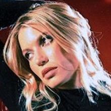 Anabel Englund Wraps 2022 with New Single 'Need Me Right' Co-Written by Paul Harris o