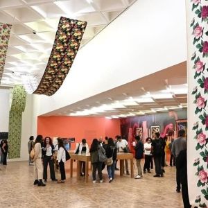 La Exposición Tina Girouard: Sign-in Continúa En El Museo Tamayo