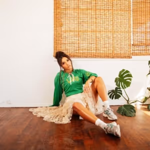 Annie Tracy Unwraps Holiday Romance with 'December (Live)'