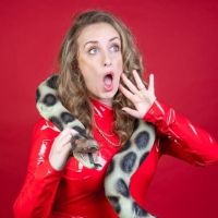 Edinburgh 2022: Review: JULIE JAY: OOPS, THIS IS TOXIC, Gilded Balloon