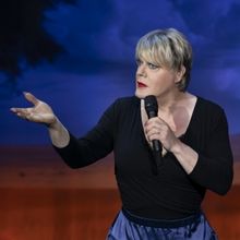 Eddie Izzard Brings New Comedy Tour To Thousand Oaks