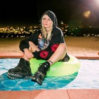 Carlie Hanson Releases New Song and Video 'Off My Neck'