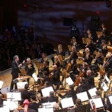 LA Phil Music & Artistic Director Gustavo Dudamel to Receive UCLA Medal