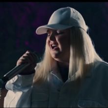 VIDEO: Tones And I Perform 'Fly Away' on JIMMY KIMMEL LIVE!